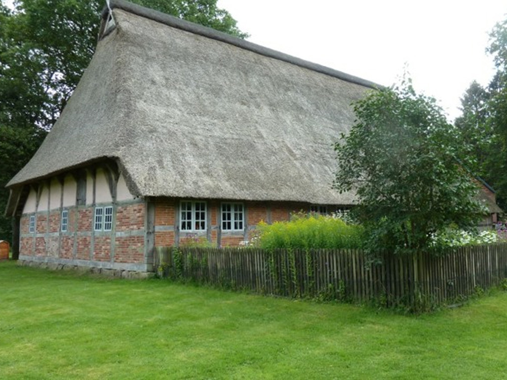 Sniers Hus und die Durchfahrtsscheune