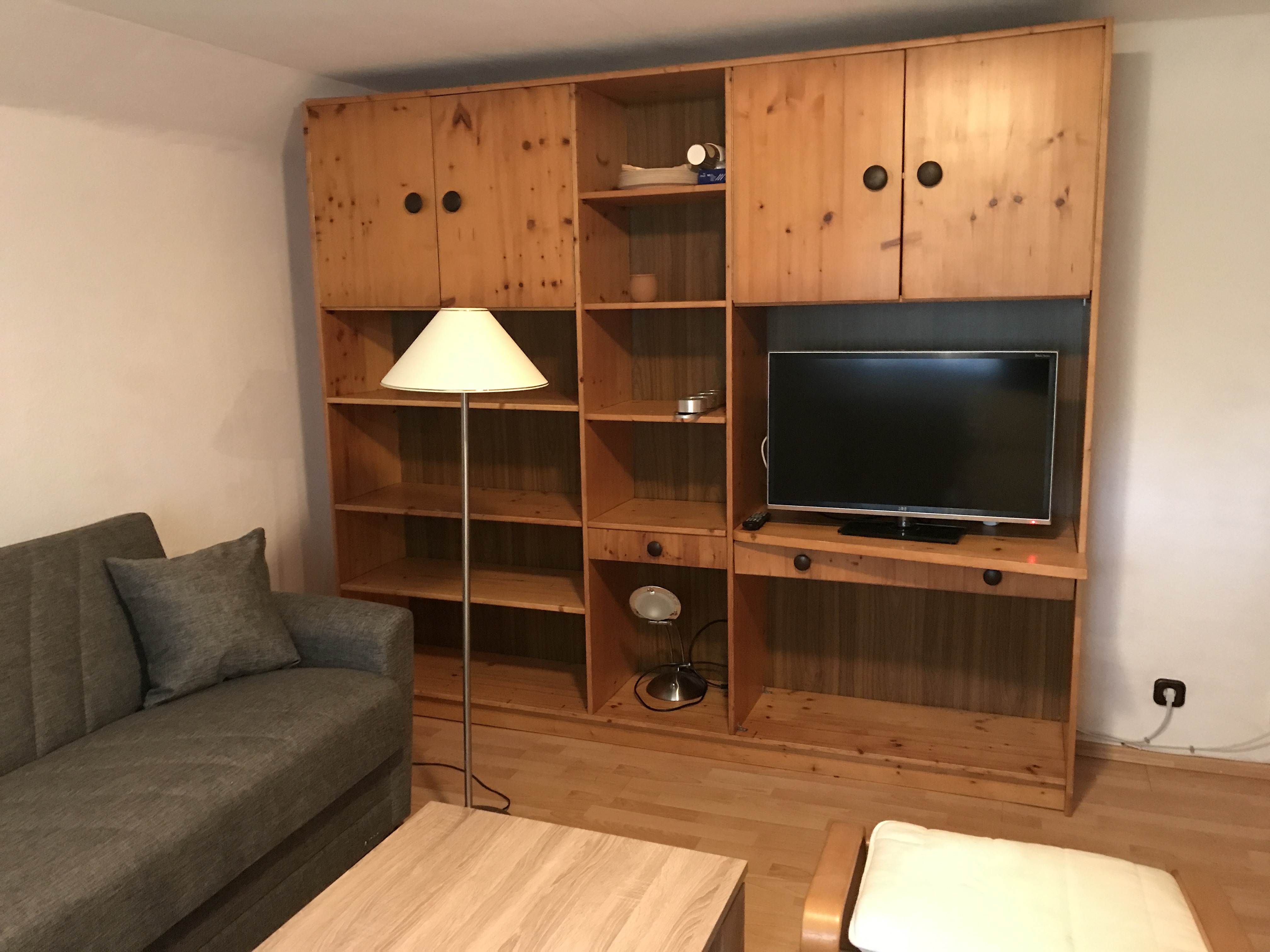 Kleine 40 qm Ferienwohnung im Souterrain eines Einfamilienhauses in verkehrsgünstiger Lage in Rosengarten-Tötensen.
